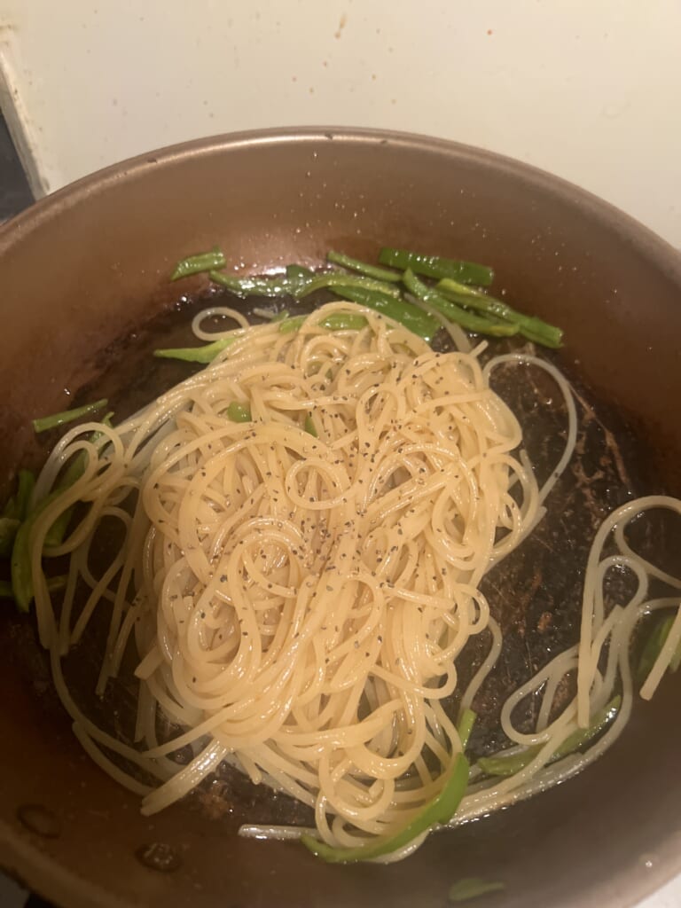 ピーマンのクミン醤油パスタの工程7写真